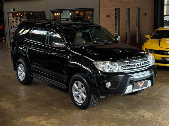 TOYOTA HILUX SW4 4.0 SRV 4X4 V6 24V GASOLINA 4P AUTOMÁTICO